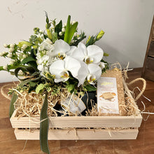 Load image into Gallery viewer, Gift Hamper Champagne, Flowers, Chocolate
